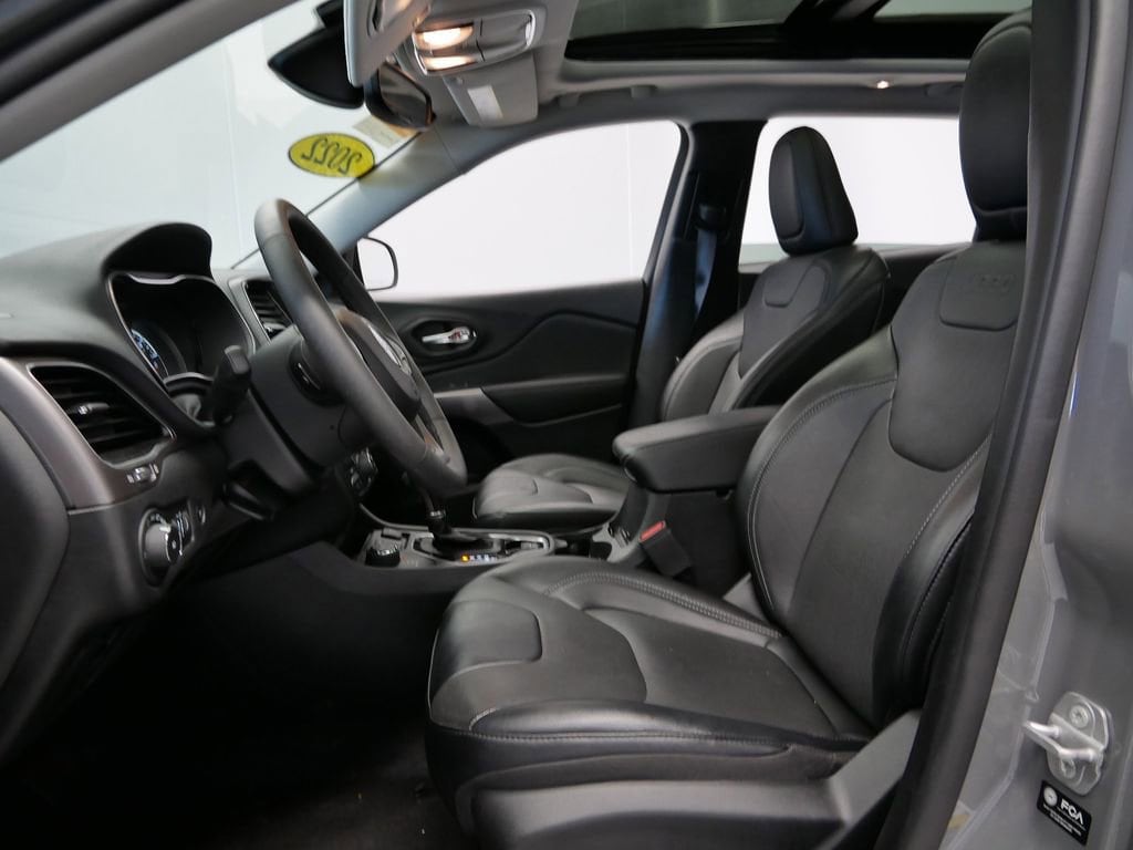 Thumbnail: 2022 Jeep Cherokee - 3