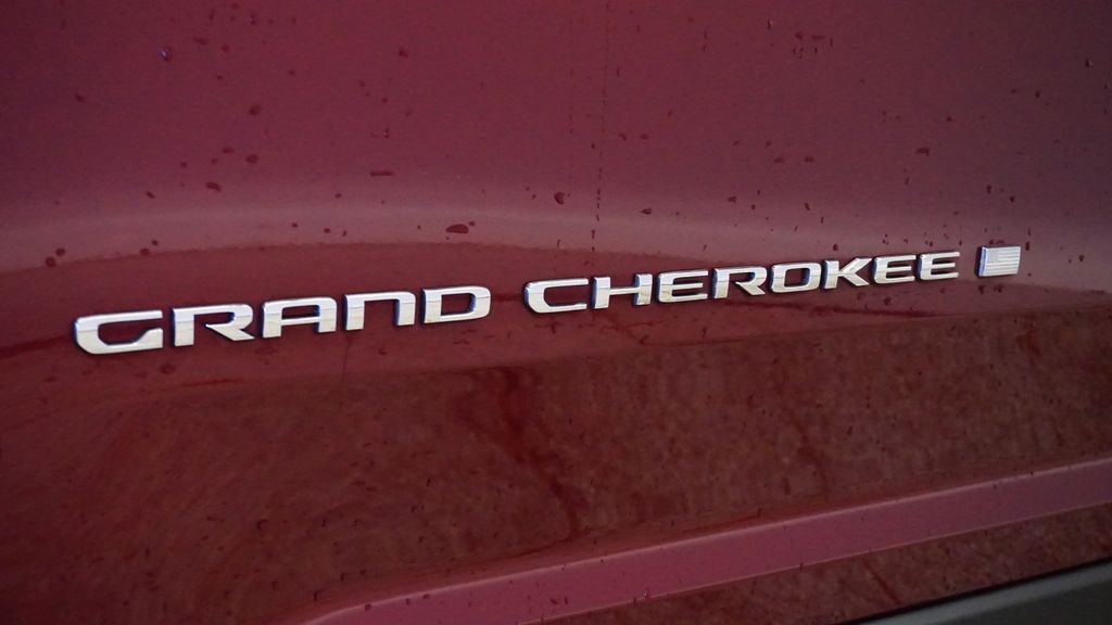 Thumbnail: 2023 Jeep Grand Cherokee - 14