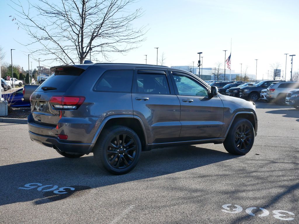 Thumbnail: 2017 Jeep Grand Cherokee - 6