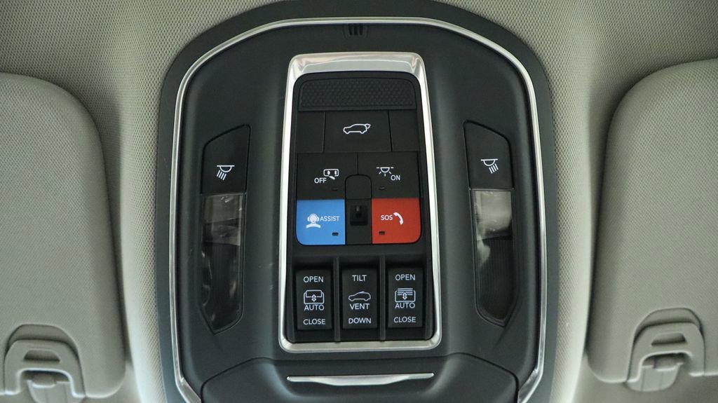 Thumbnail: 2022 Jeep Wagoneer - 50