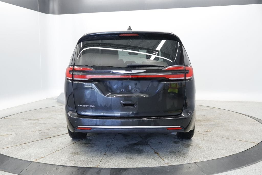 Thumbnail: 2023 Chrysler Pacifica - 4