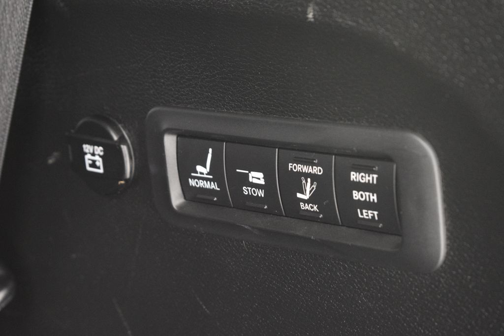 Thumbnail: 2017 Chrysler Pacifica - 21