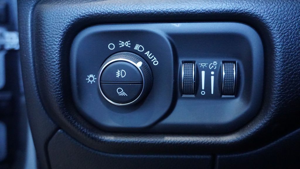 Thumbnail: 2025 RAM 1500 - 34