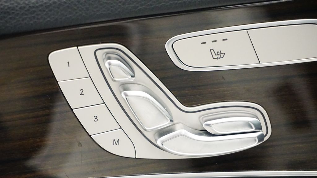 Thumbnail: 2018 Mercedes-Benz C-Class - 23