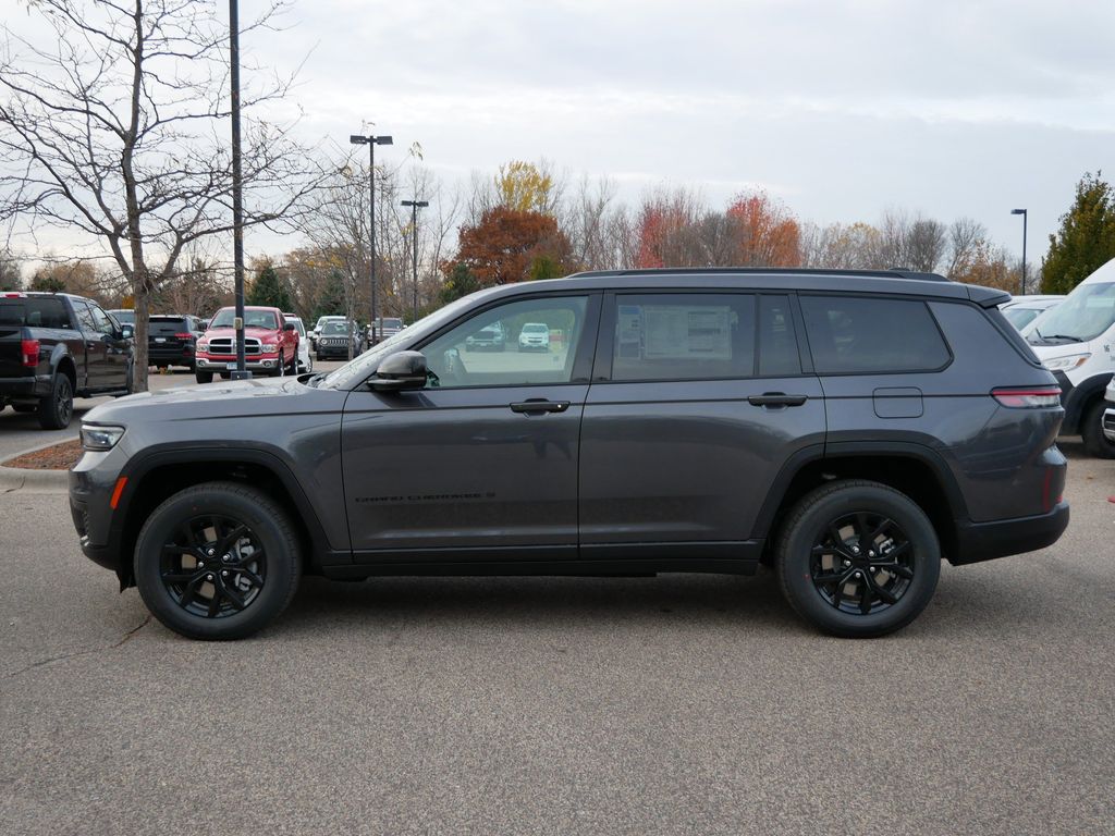 Thumbnail: 2025 Jeep Grand Cherokee L - 16