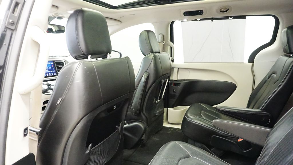 Thumbnail: 2018 Chrysler Pacifica - 16