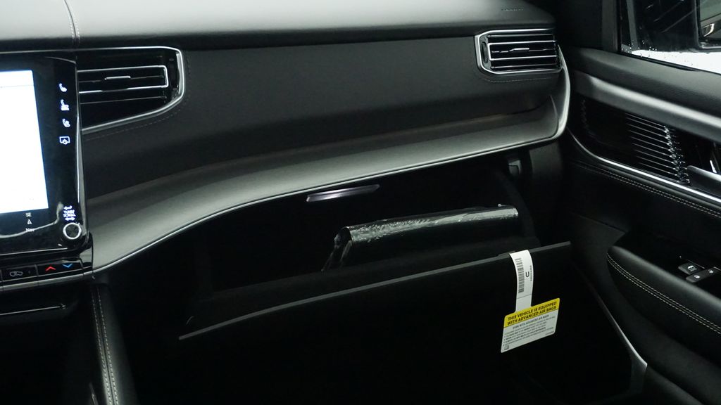 Thumbnail: 2026 Jeep Grand Wagoneer - 24