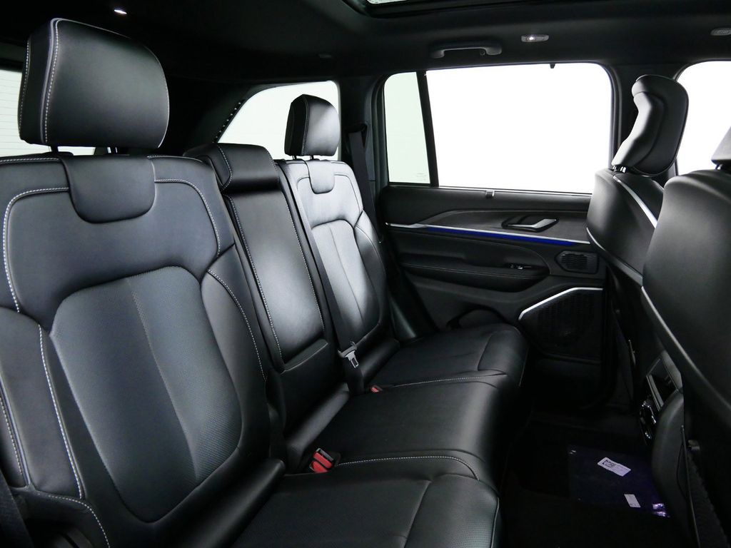 Thumbnail: 2025 Jeep Grand Cherokee - 27