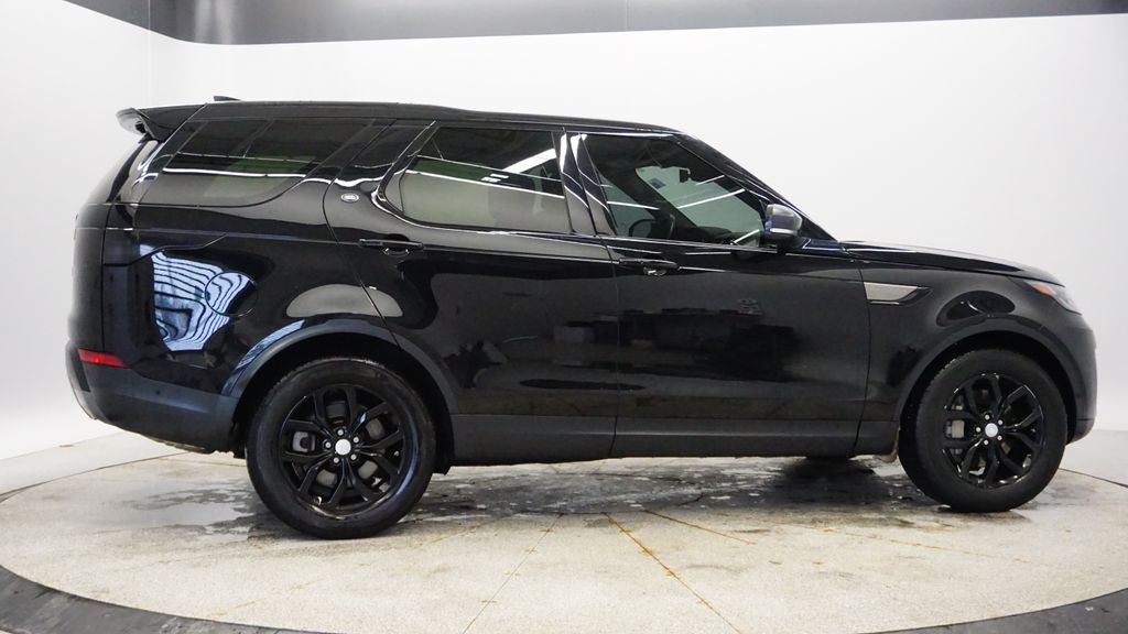 Thumbnail: 2020 Land Rover Discovery - 7