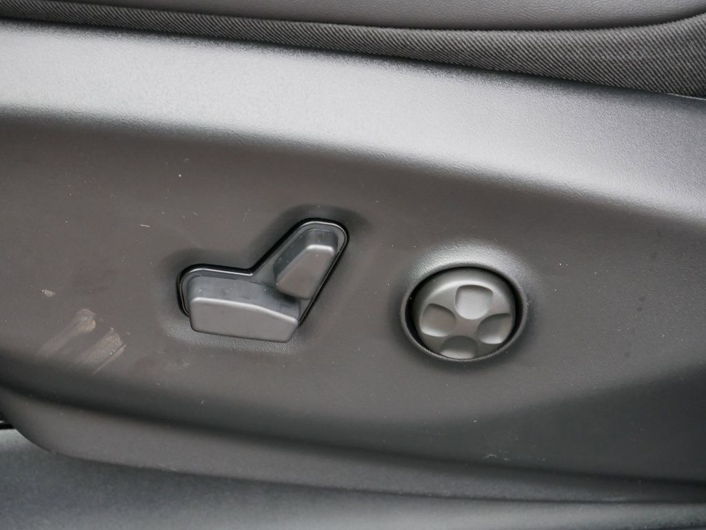 Thumbnail: 2026 Chrysler Pacifica - 3