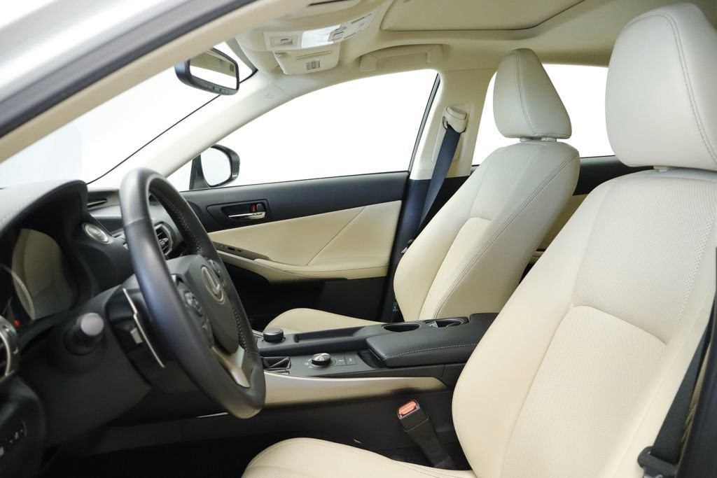 Thumbnail: 2015 Lexus IS - 24