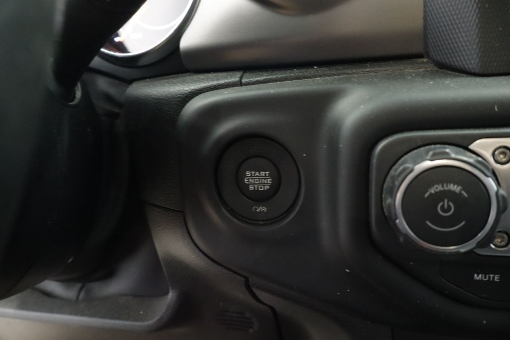 Thumbnail: 2020 Jeep Gladiator - 31