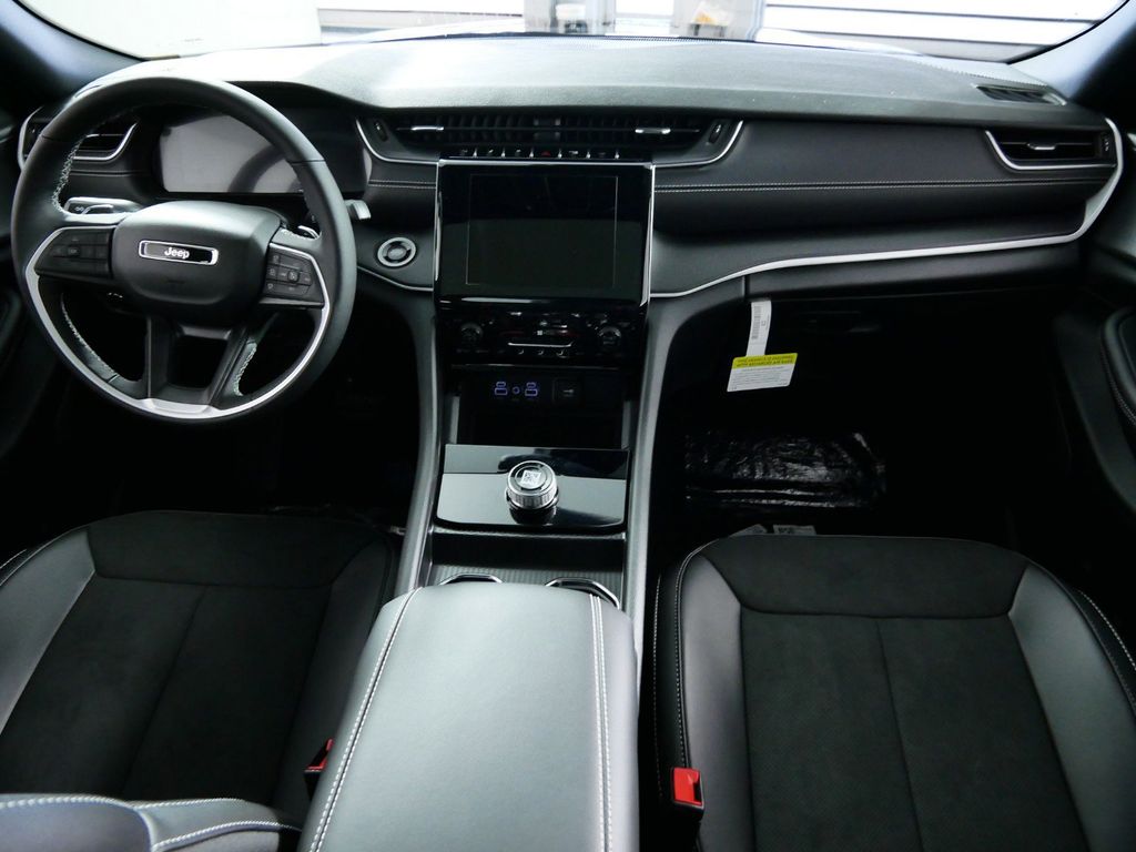 2024 Jeep Grand Cherokee Altitude 6