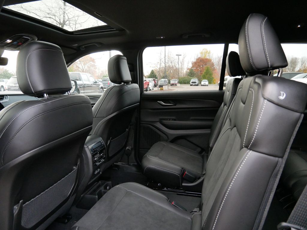 Thumbnail: 2025 Jeep Grand Cherokee L - 30