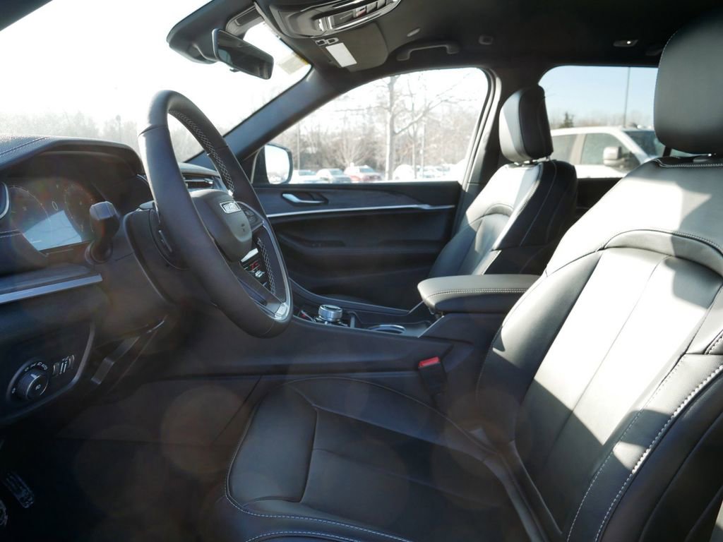 Thumbnail: 2025 Jeep Grand Cherokee - 31