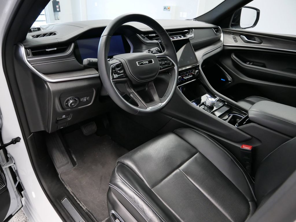 Thumbnail: 2022 Jeep Grand Cherokee - 23