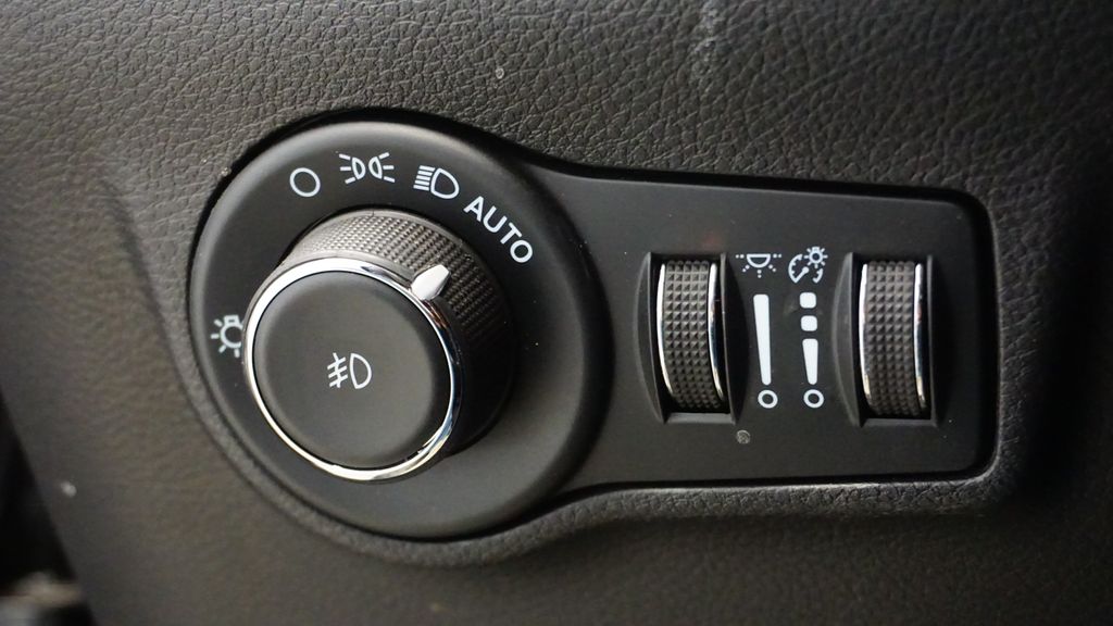 Thumbnail: 2023 Jeep Compass - 25