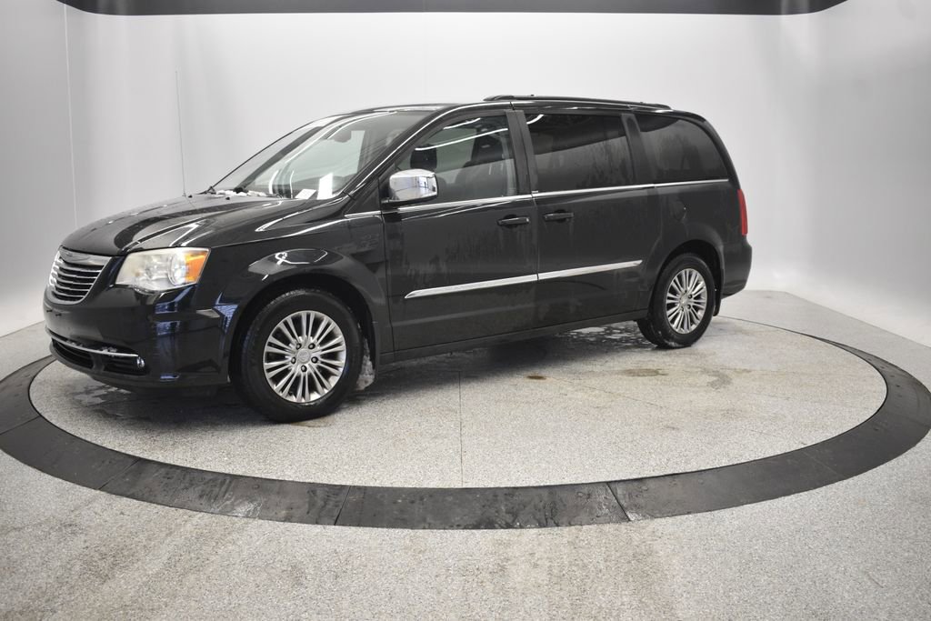 Thumbnail: 2014 Chrysler Town & Country - 2