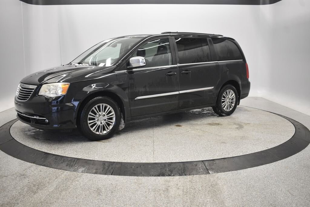 Used 2014 Chrysler Town & Country Touring-L Minivan/Van