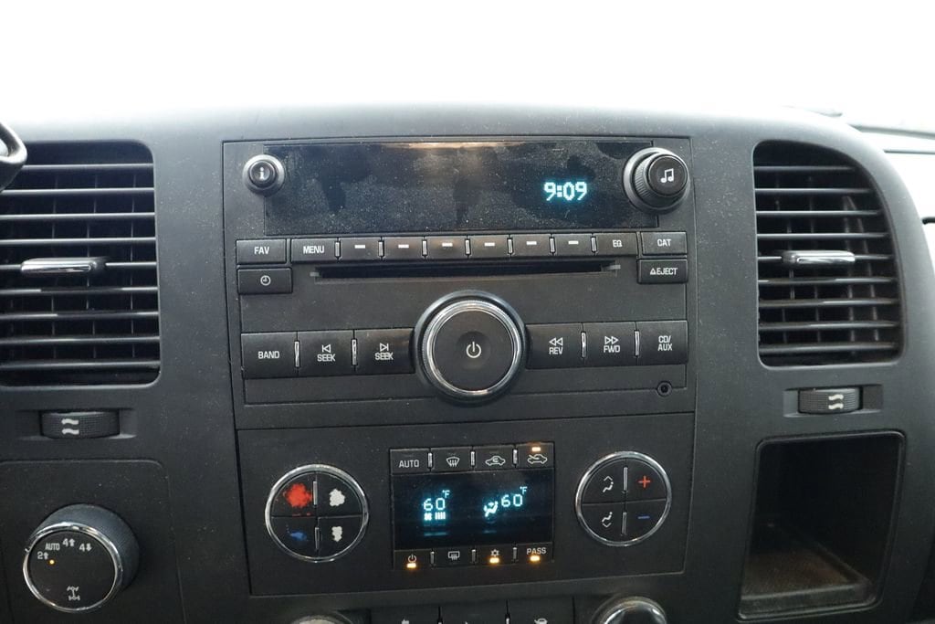 Thumbnail: 2011 GMC Sierra 1500 - 32