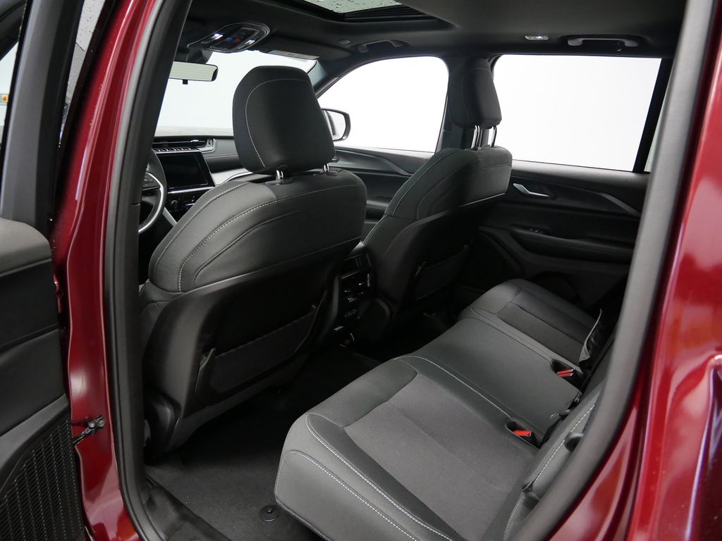 Thumbnail: 2025 Jeep Grand Cherokee - 8