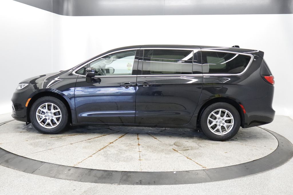 Thumbnail: 2023 Chrysler Pacifica - 2