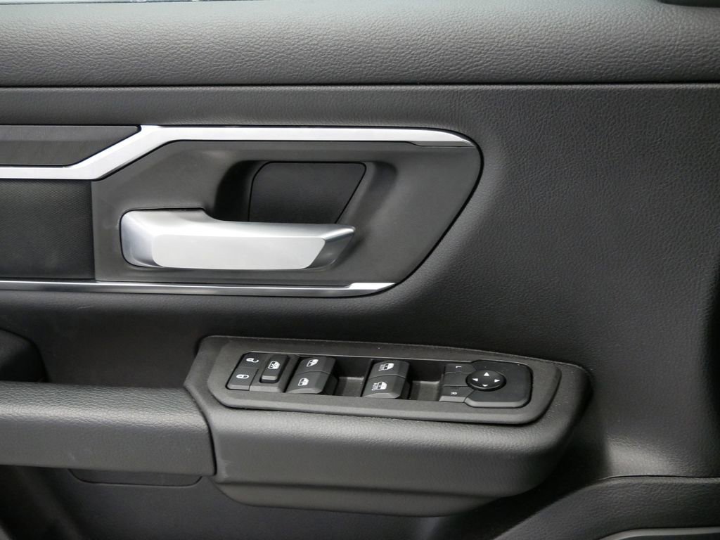Thumbnail: 2025 RAM 1500 - 17