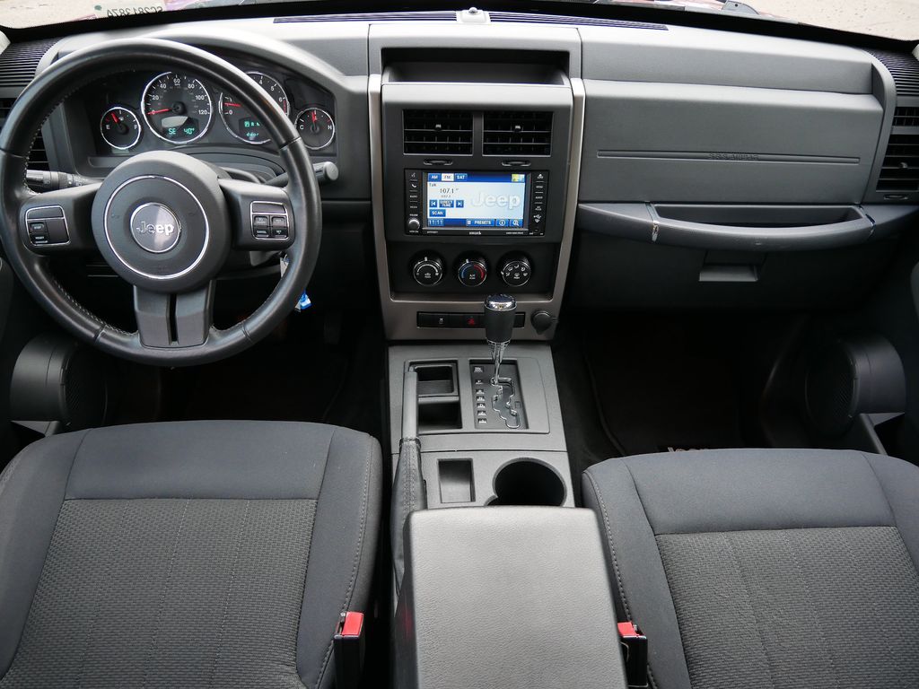 Thumbnail: 2012 Jeep Liberty - 18