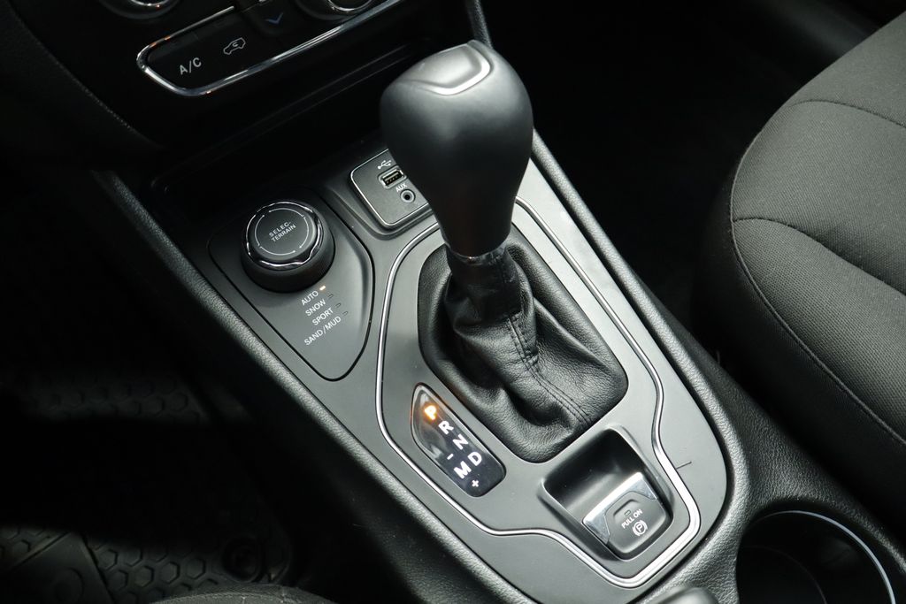 Thumbnail: 2019 Jeep Cherokee - 26