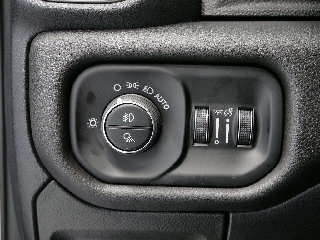 Thumbnail: 2026 RAM 1500 - 20