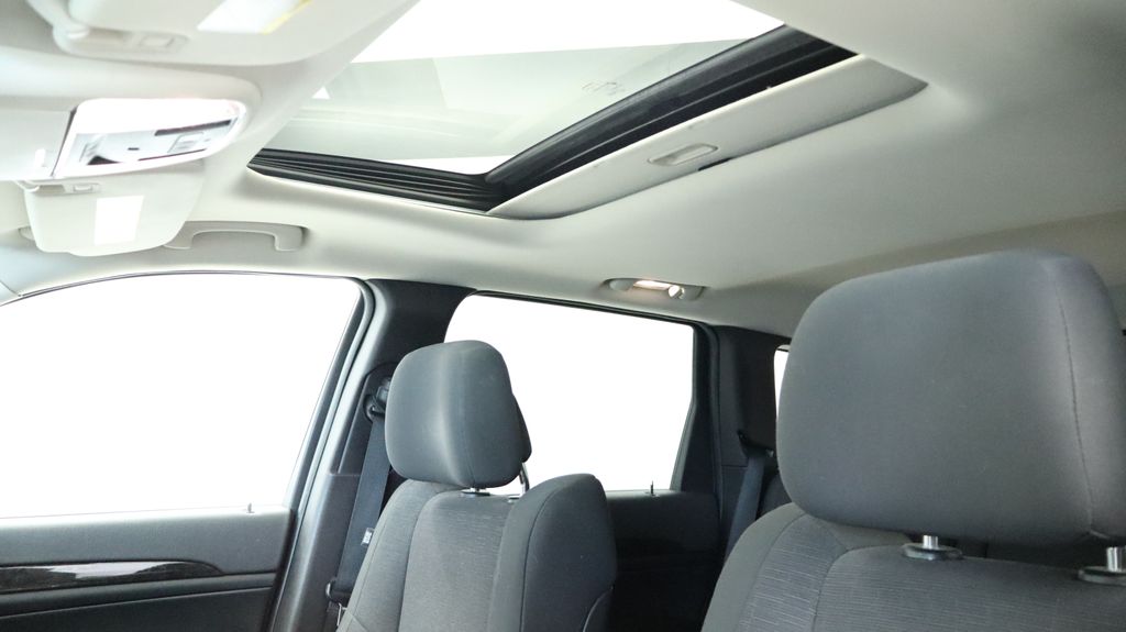 Thumbnail: 2012 Jeep Grand Cherokee - 40