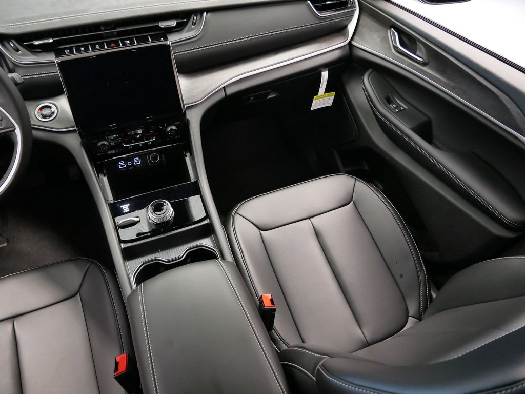 Thumbnail: 2025 Jeep Grand Cherokee L - 16