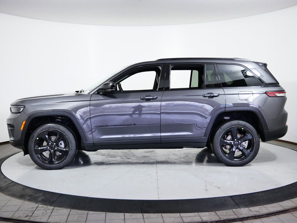 Thumbnail: 2024 Jeep Grand Cherokee - 17