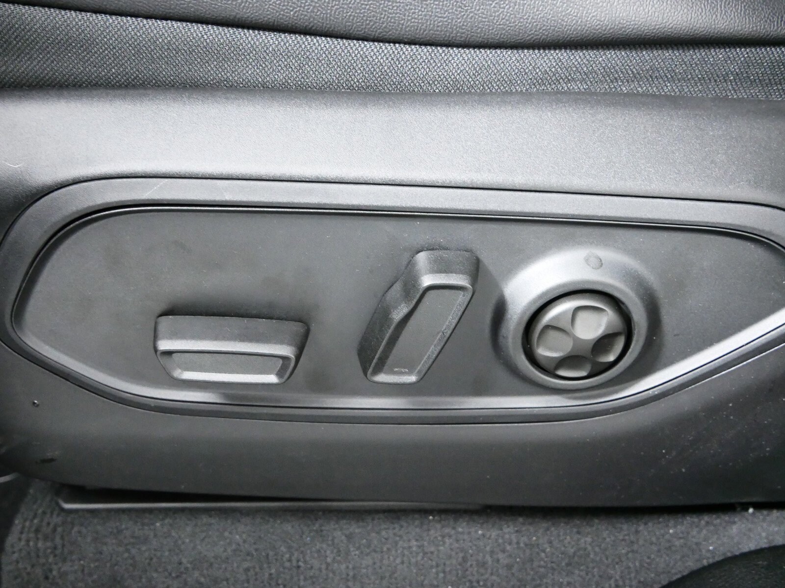 Thumbnail: 2025 Jeep Grand Cherokee L - 29