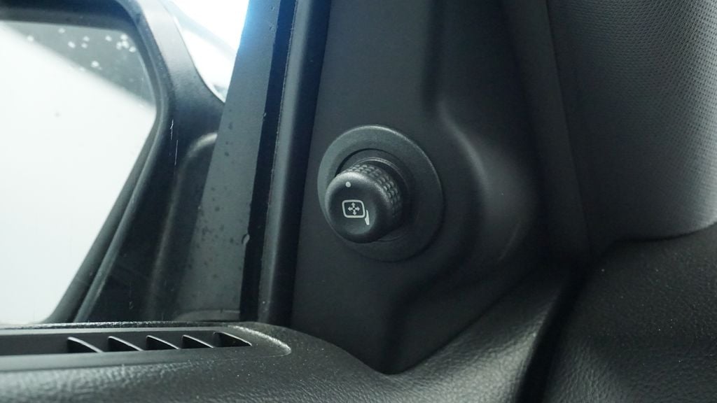 Thumbnail: 2012 Lincoln MKZ - 36