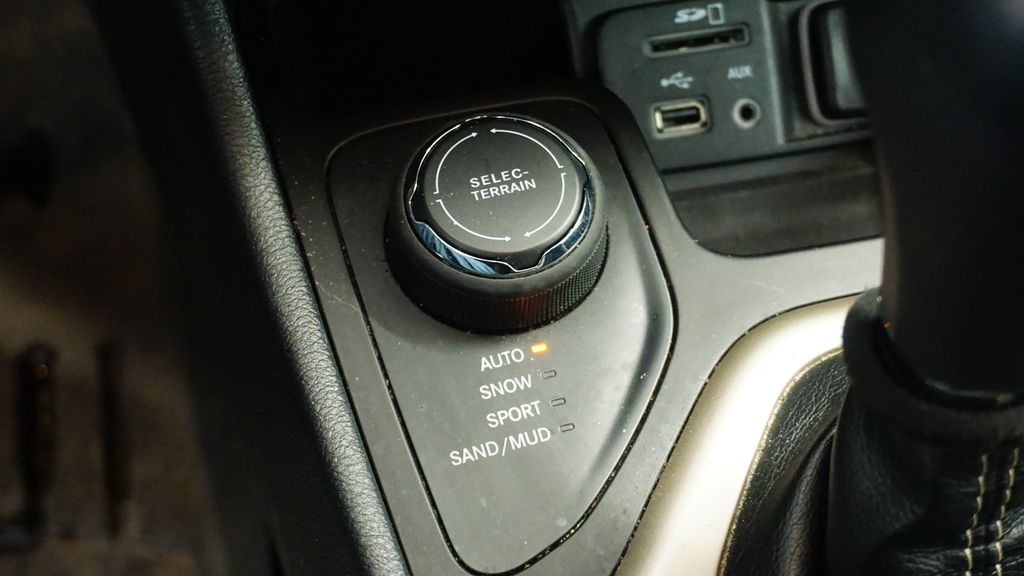 Thumbnail: 2015 Jeep Cherokee - 31