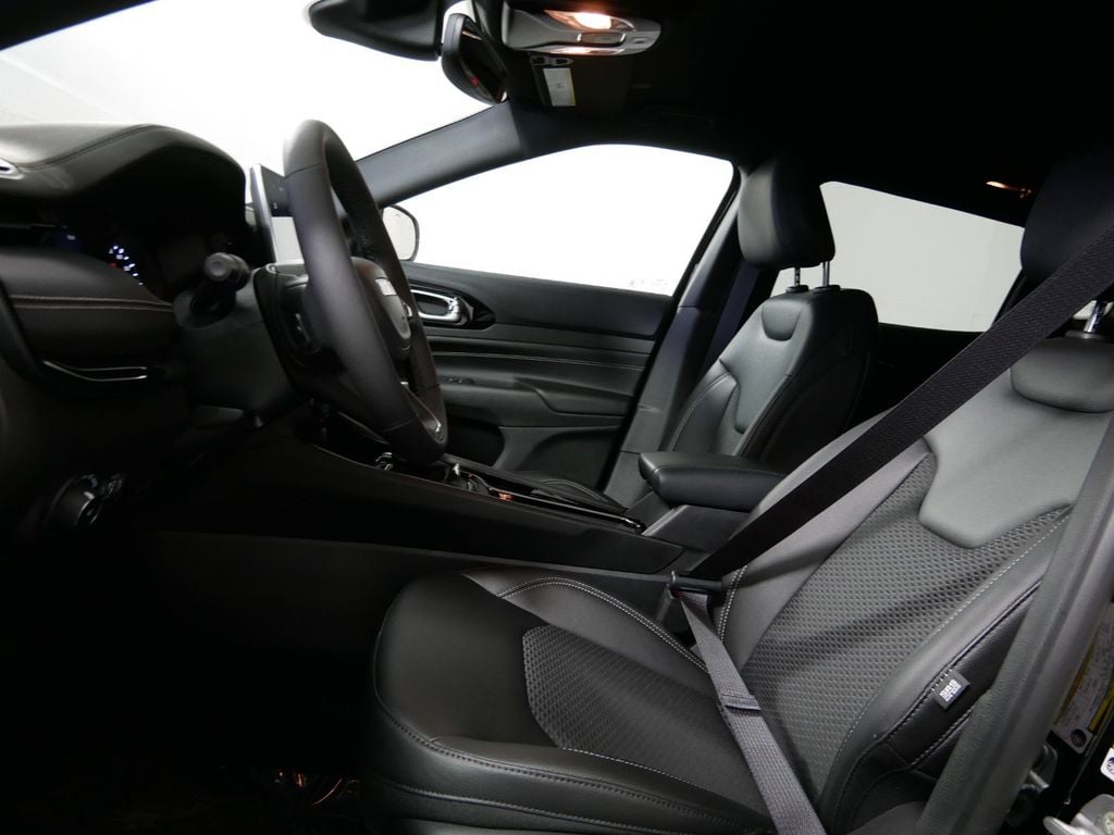 Thumbnail: 2024 Jeep Compass - 6