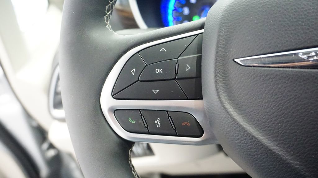Thumbnail: 2024 Chrysler Pacifica - 32