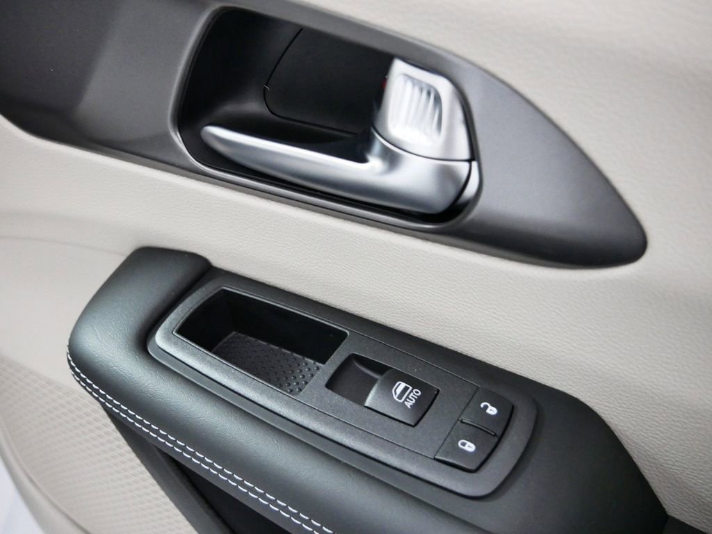 Thumbnail: 2024 Chrysler Pacifica - 24