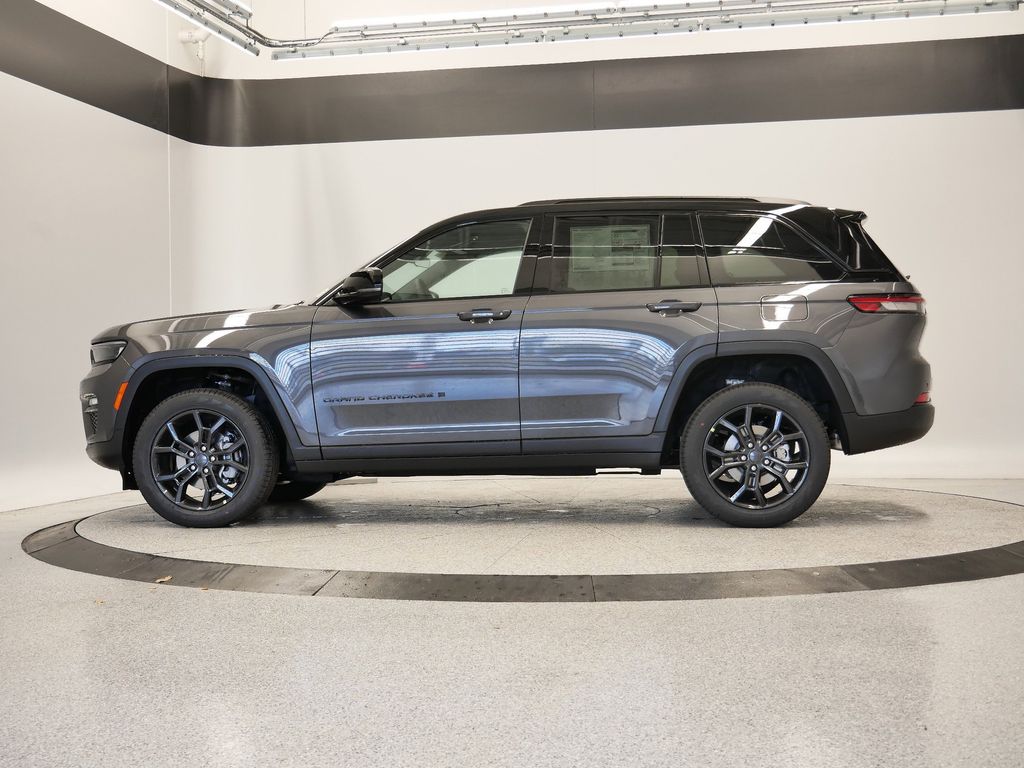 Thumbnail: 2025 Jeep Grand Cherokee - 41