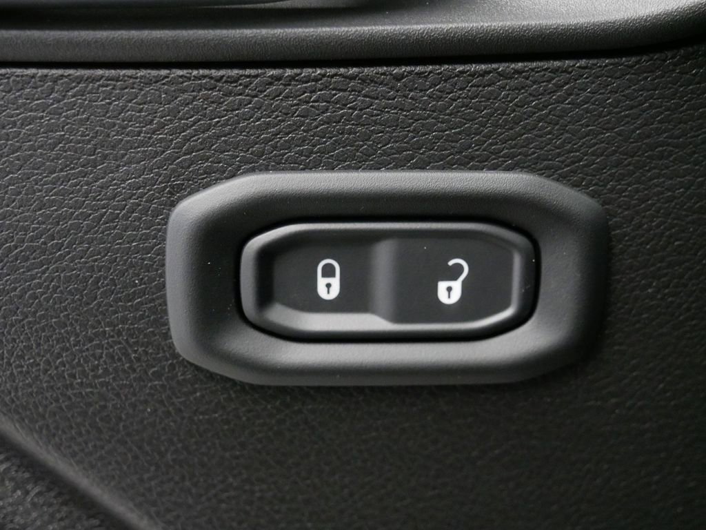 Thumbnail: 2025 Jeep Wrangler - 32