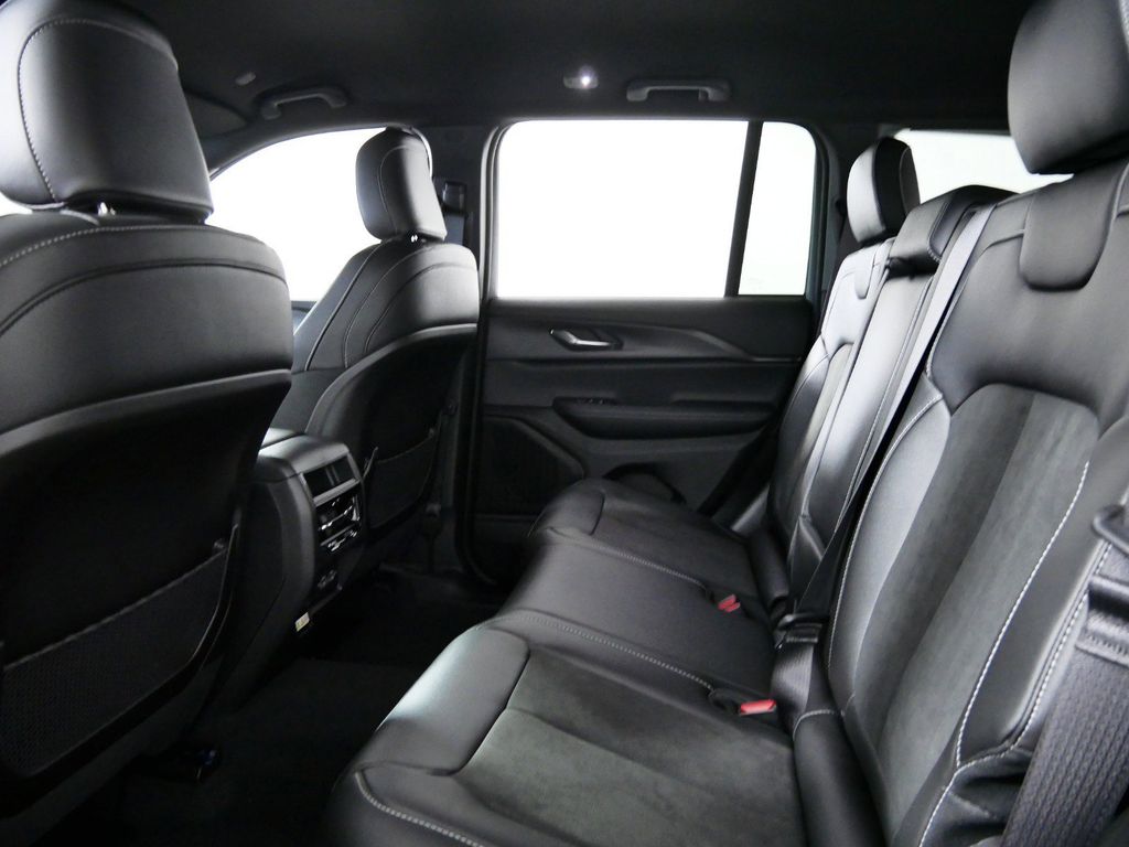 Thumbnail: 2024 Jeep Grand Cherokee - 30