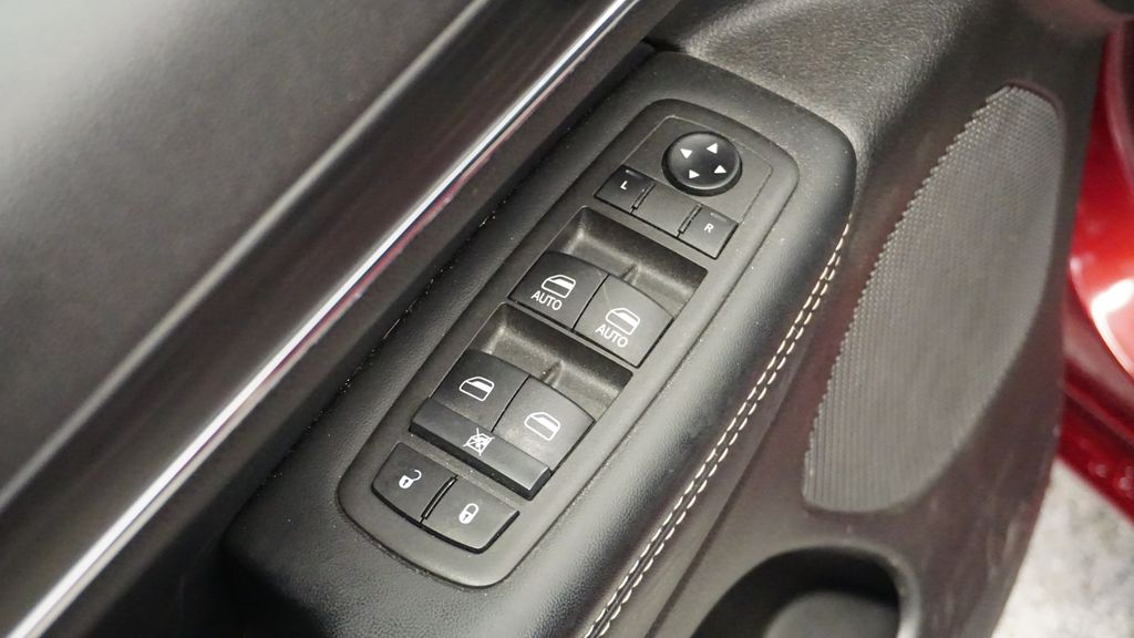 Thumbnail: 2021 Jeep Grand Cherokee - 28