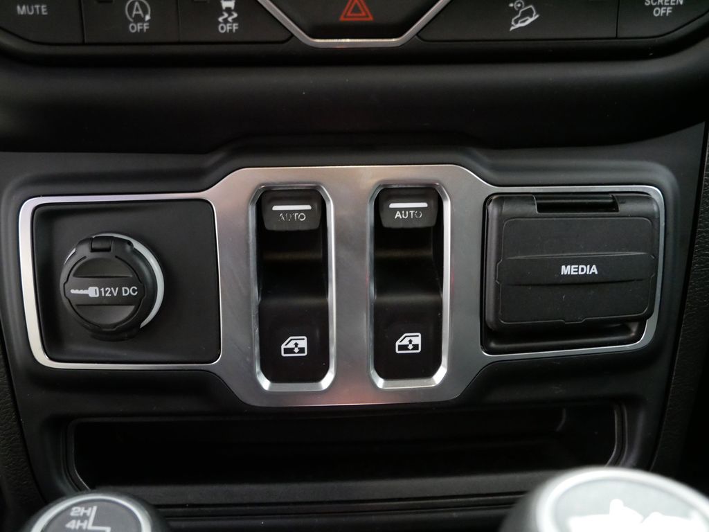 Thumbnail: 2019 Jeep Wrangler - 28