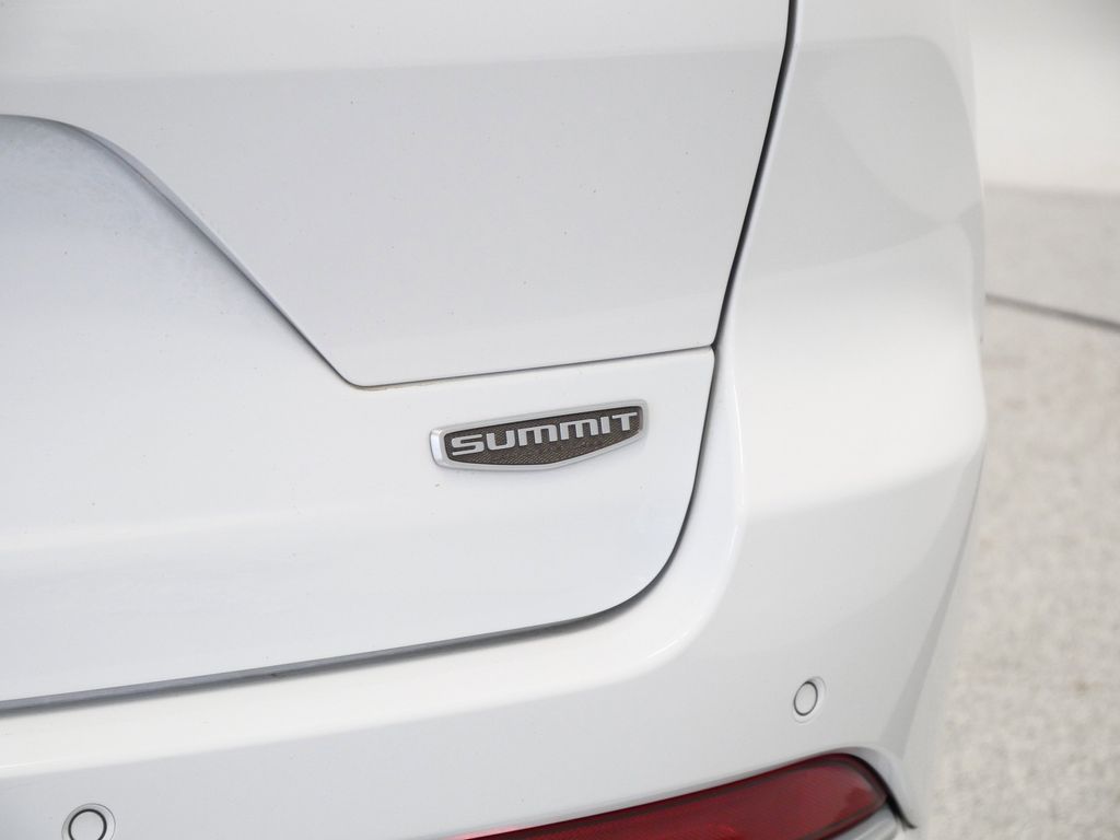 Thumbnail: 2023 Jeep Grand Cherokee - 14
