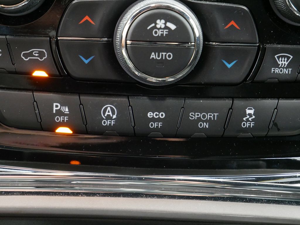 Thumbnail: 2022 Jeep Grand Cherokee - 39