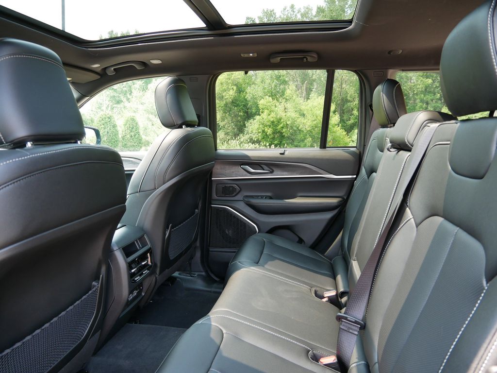 Thumbnail: 2025 Jeep Grand Cherokee - 30