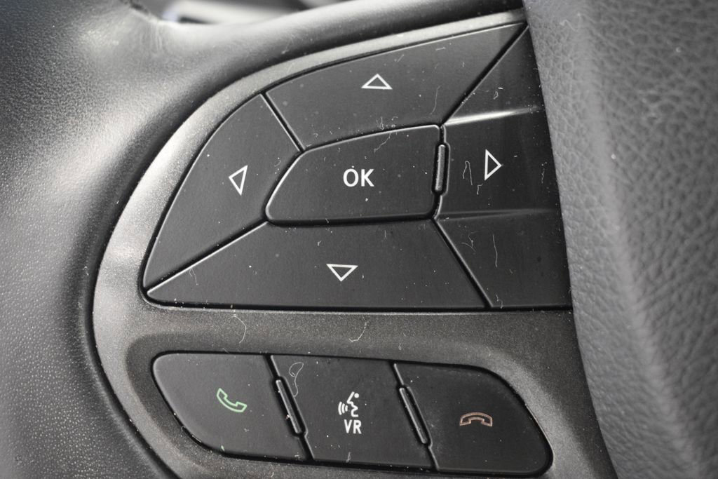 Thumbnail: 2019 Jeep Cherokee - 35