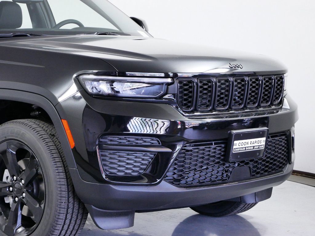Thumbnail: 2024 Jeep Grand Cherokee - 3