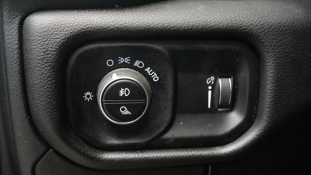 Thumbnail: 2025 RAM 1500 - 28